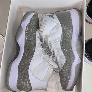 Jordan 11 retro white metallic silver (Woman’s)